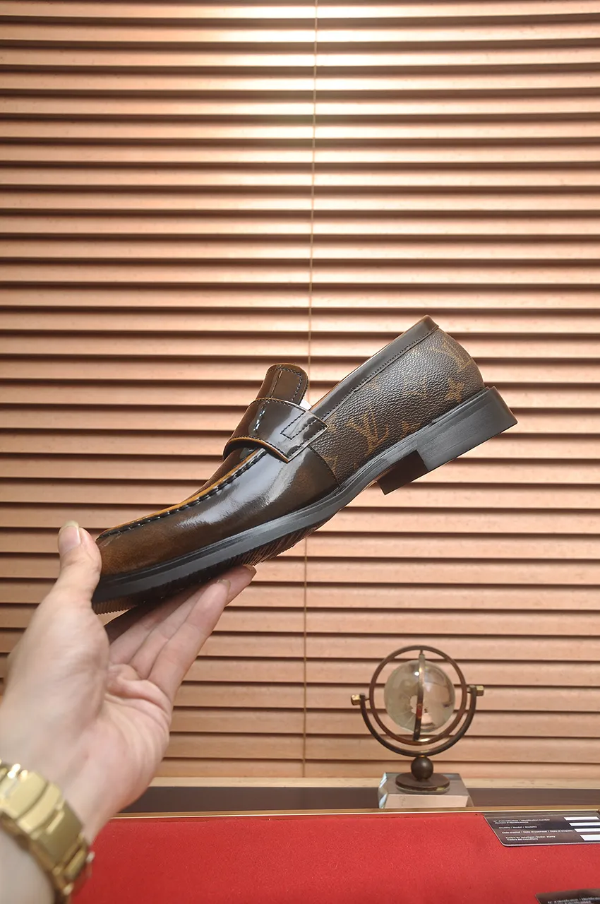 Men's men's shoes 💰460💶 [LV] (original single cowhide lining) 🍀LV's latest genuine leather business suit shoes are launched simultaneously on the official website. The first-layer cowhide imported from Italy is made of heavy gold, 💥1:1 rubber outsole from the official website. Versatile to wear, high-end without losing class, and the color combination is extraordinary. This four-season style is alluring when worn on your feet, showing off your big-name flair. Standard code 38-45 (45 customized)